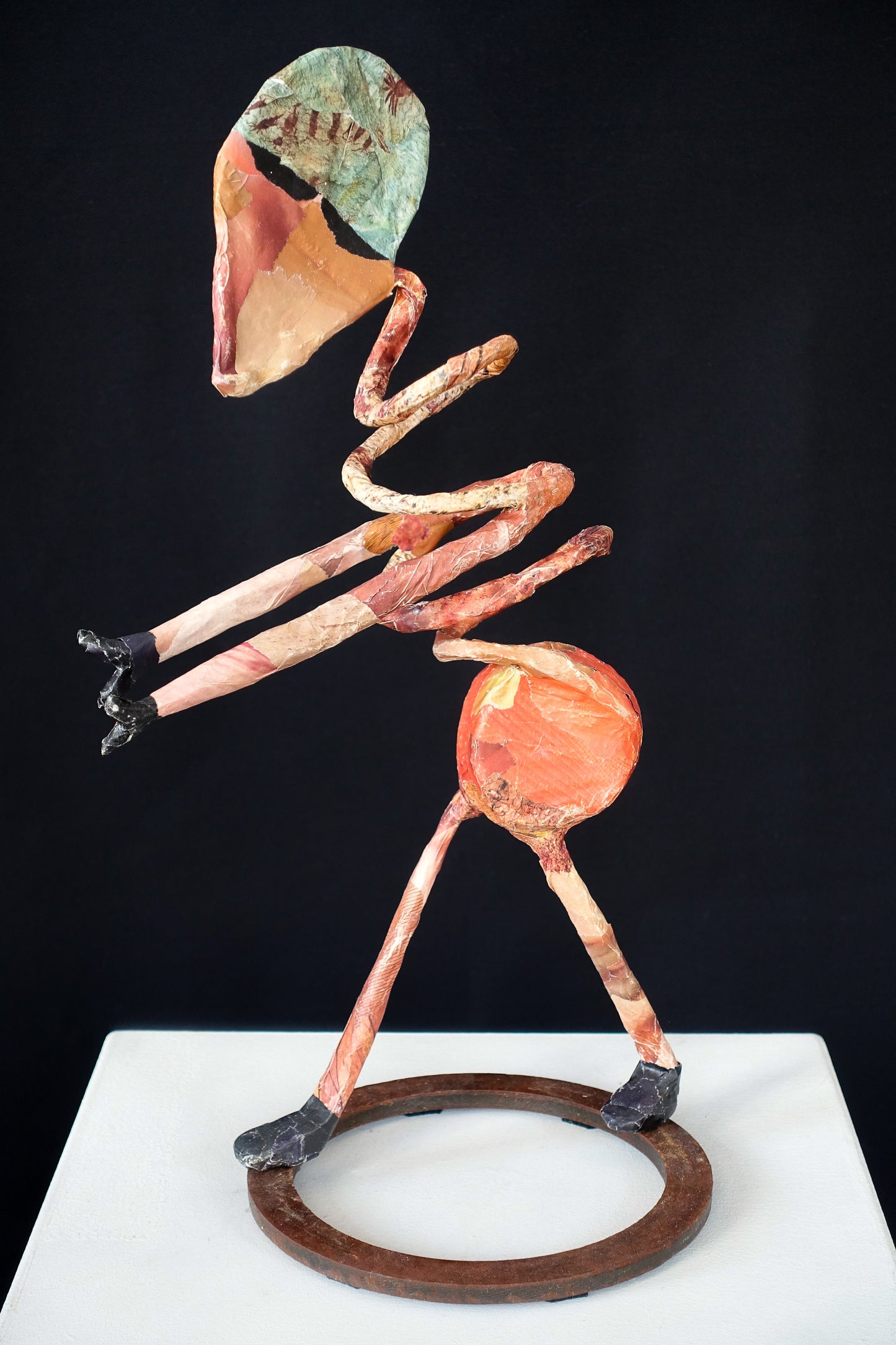 figurative Skulptur - Hommage an John Elsas