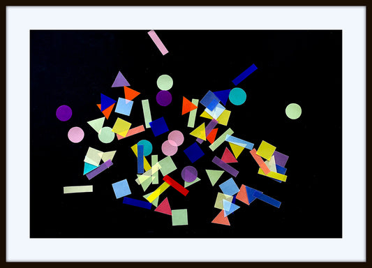 Collage ( provozierter Zufall ) mit transparenten geometrischen Elementen (farbigen Kreisen, Dreiecken, Quadraten und Rechtecken)